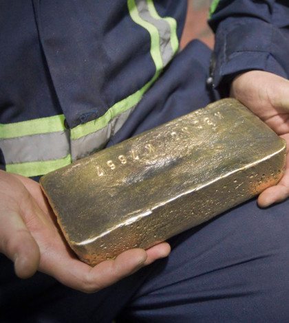 1 кг золота в рублях на сегодня. 20 Килограммовый слиток золота. Килограмм золота. Слиток золота 10 кг. Слиток золота 5 кг.
