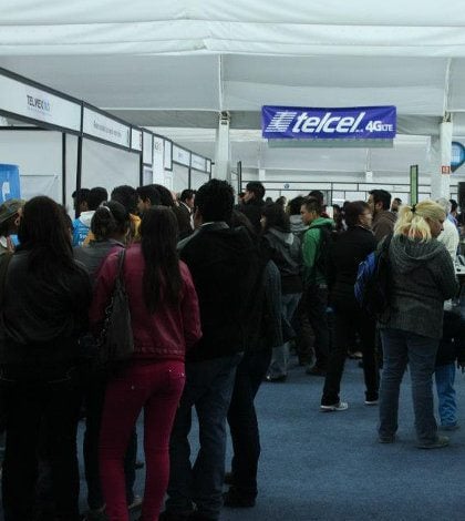 Slim restablece el 60% de servicios de Telcel en Acapulco