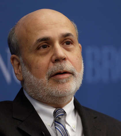 La Fed pudo haber hecho más durante la crisis: Bernanke