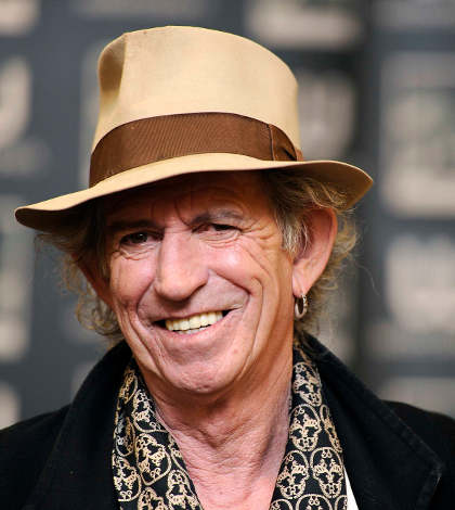 Keith Richards, de los Rolling Stones cambia la guitarra por libros