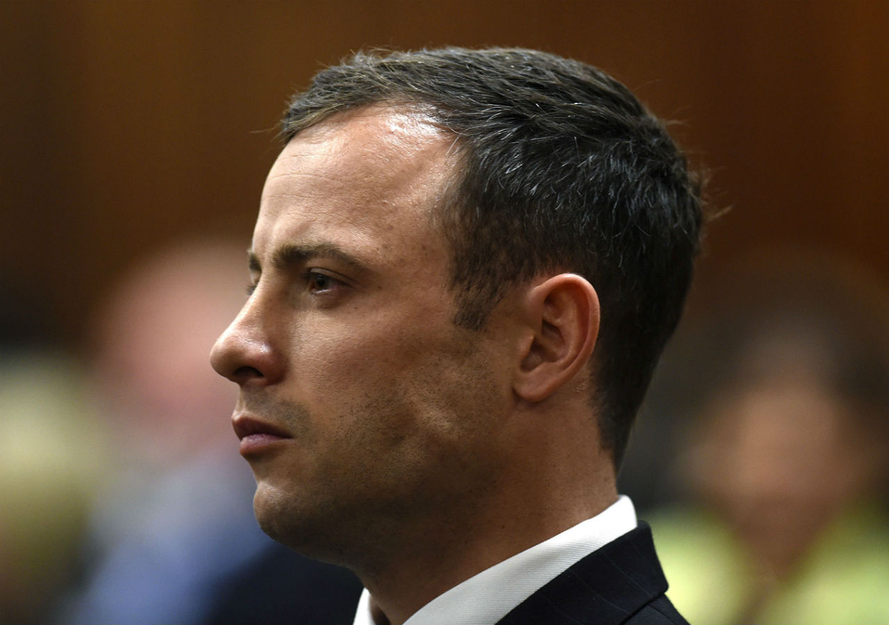 Juez absuelve a Oscar Pistorius de homicidio doloso