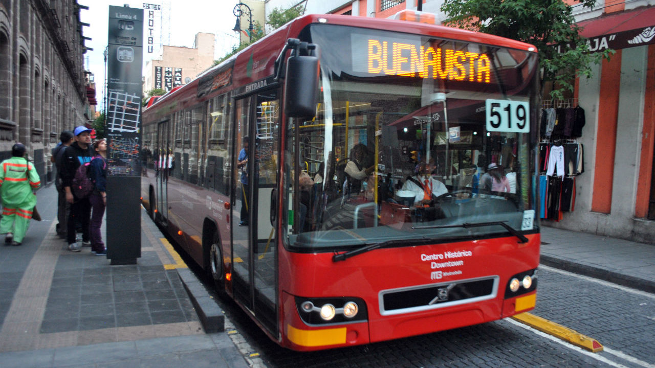 Fabricantes de autobuses acusan a Sheinbaum de ‘cerrarles el paso’