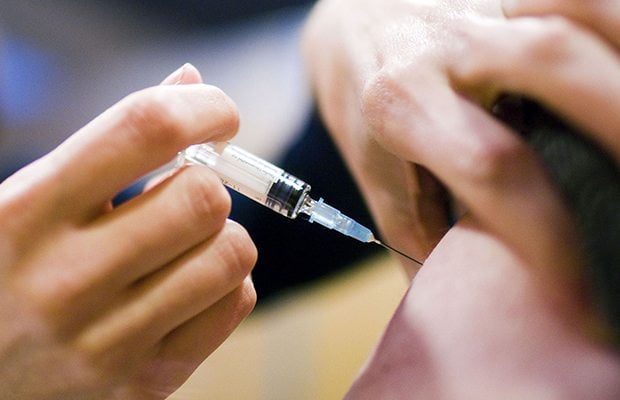 Vacuna de AstraZeneca tiene efectividad de 76% con una dosis durante 3 meses