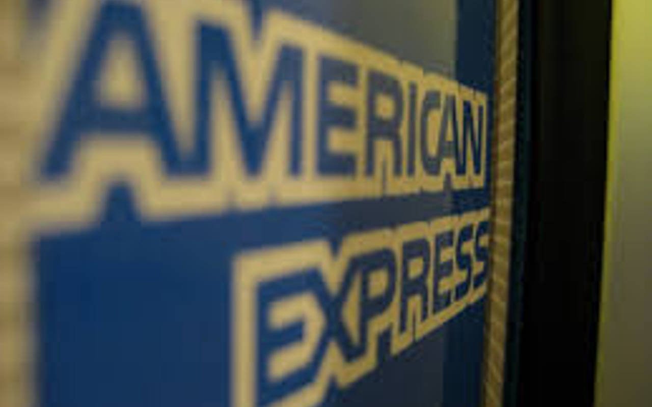American Express ganó 1,816 mdd en el primer trimestre, un 13% menos