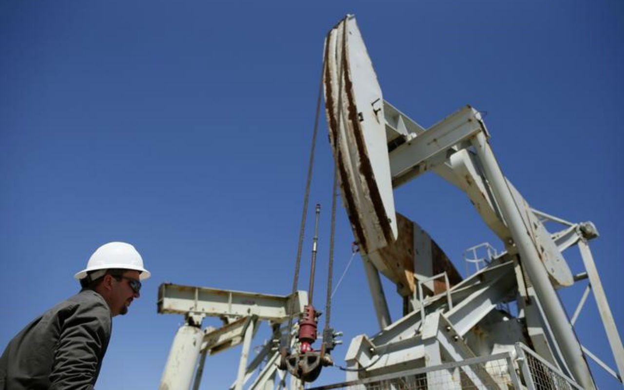 Crudo cae ante baja probabilidad de que la UE se una a embargo petrolero contra Rusia