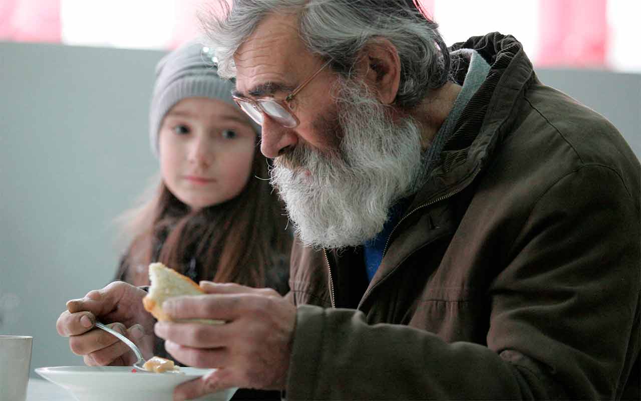 Más pobres y solos: el panorama de los ancianos en 10 años