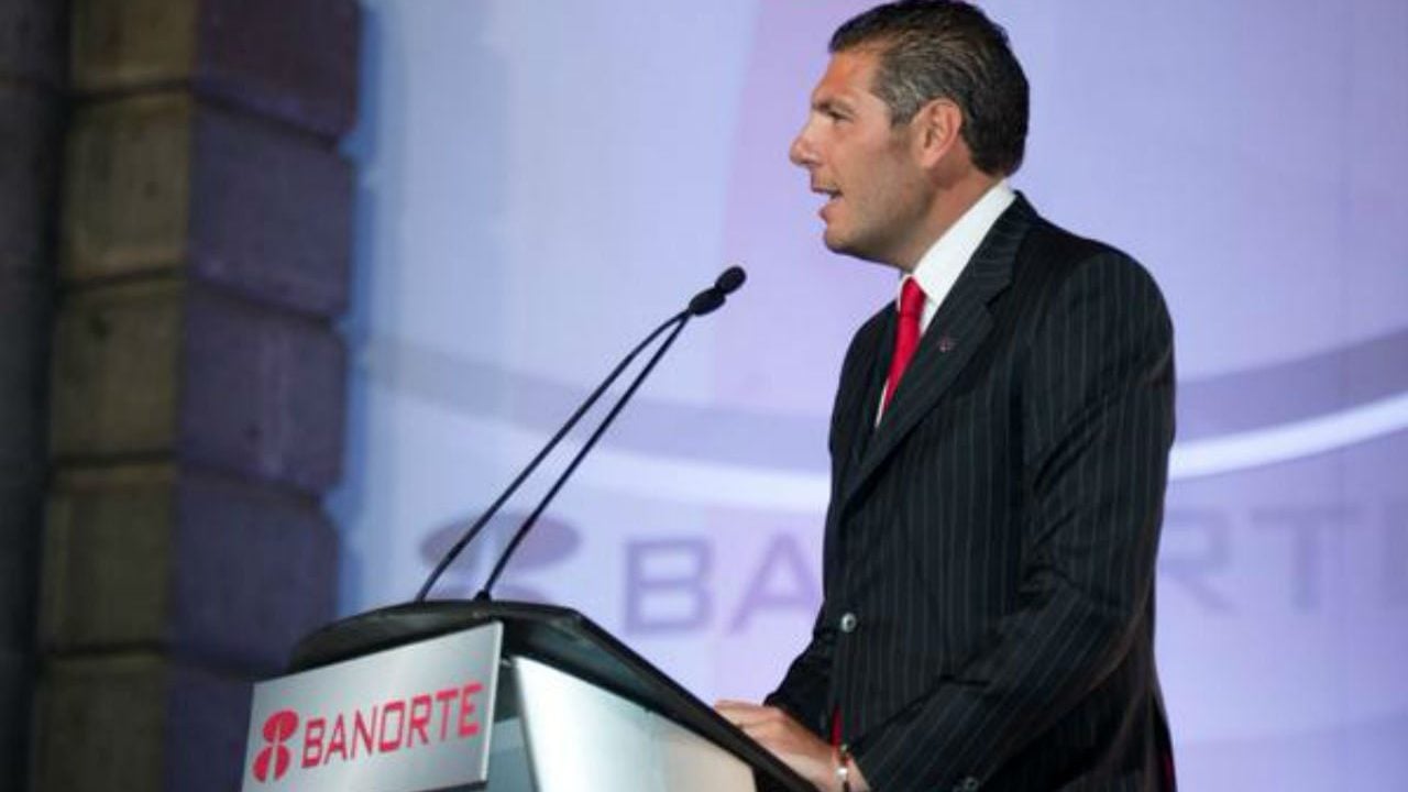 Banorte invitaría a mexicanos como accionistas para comprar Banamex