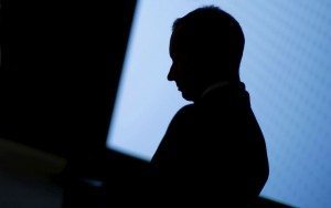 personas teorías conspirativas