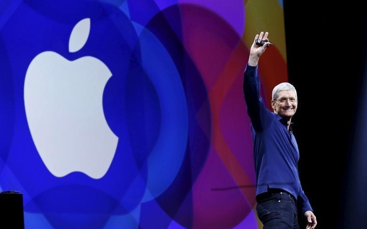 Tim Cook de Apple recibió salario 1,400 veces mayor al de un trabajador promedio en 2021