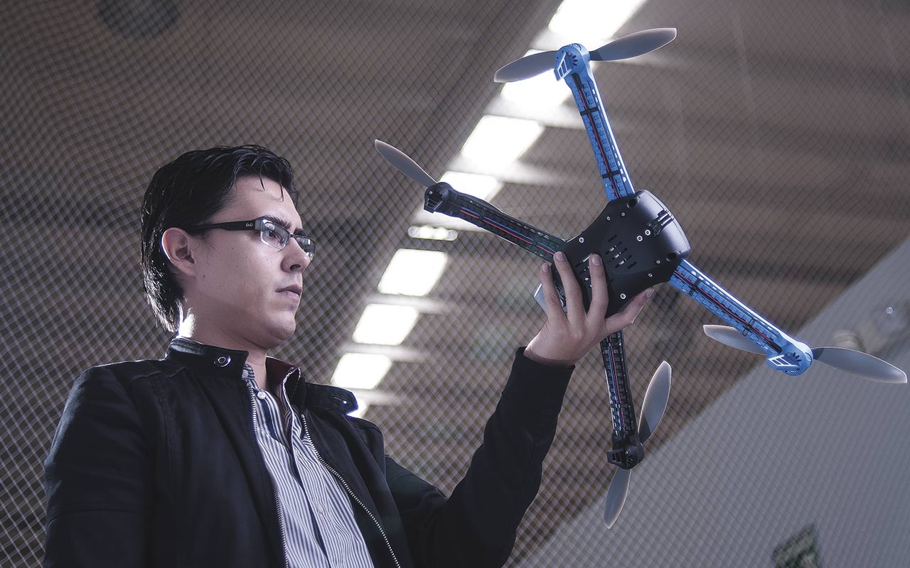 Jóvenes mexicanos que triunfan en el negocio de los drones