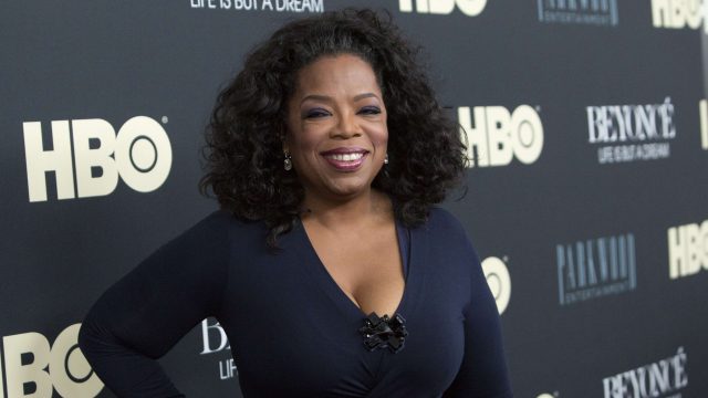 oprah winfrey demanda a creadoras del podcast Oprahdemics