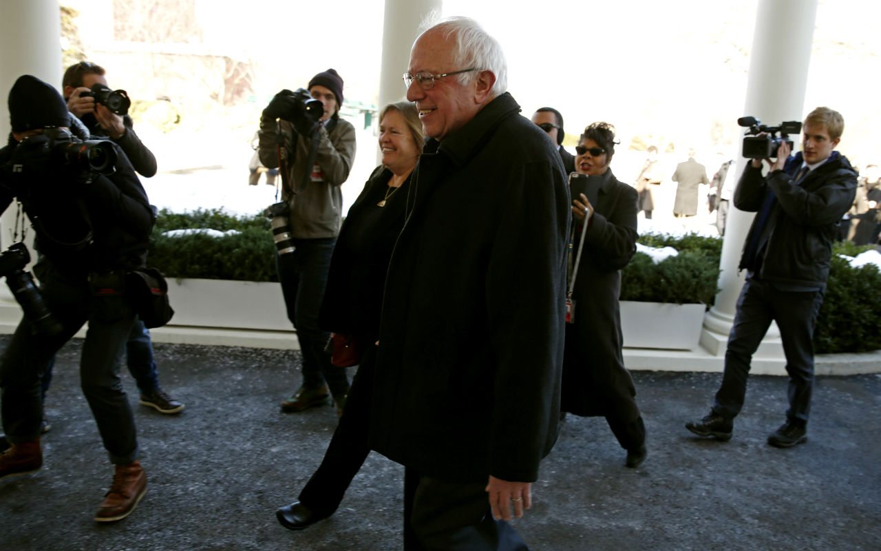 Bernie Sanders participará en debate demócratas pese a cirugía