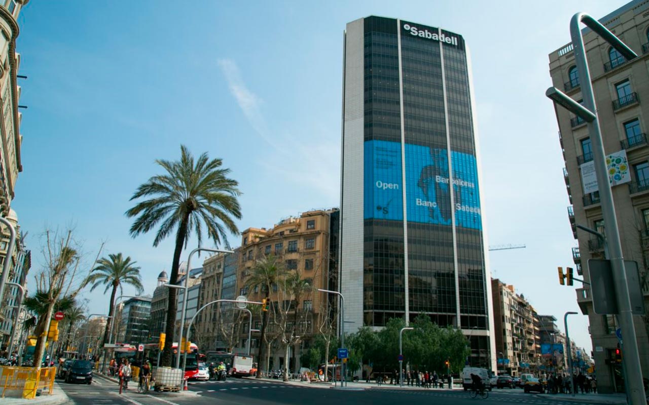 Banco Sabadell abre cartera de 71,000 mdp para créditos en México