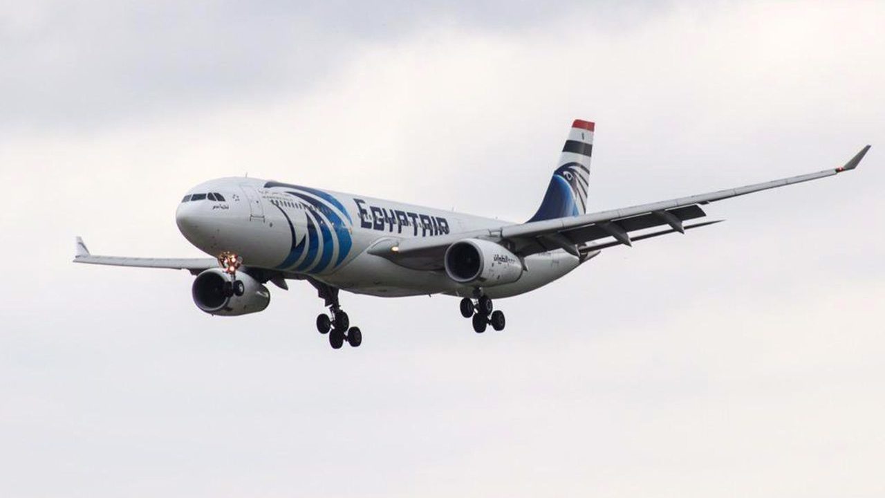Desaparece avión que volaba de Francia a Egipto con 66 personas a bordo