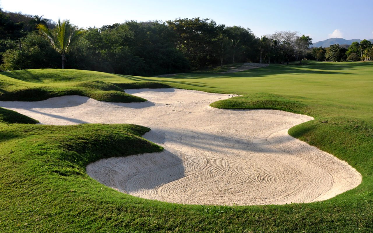 Tips para que interpretes los bunkers como un golfista profesional / y II