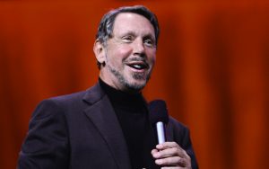 LARRY-ELLISON-Oracle-fortuna-acuerdos-nube-inteligencia artificial-Musk