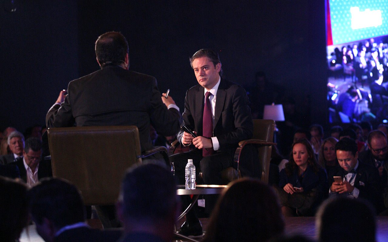 Aurelio Nuño, secretario de Educación, en una charla con Alejandro Poiré, del ITESM. (Foto: Miriam Sánchez Varela)