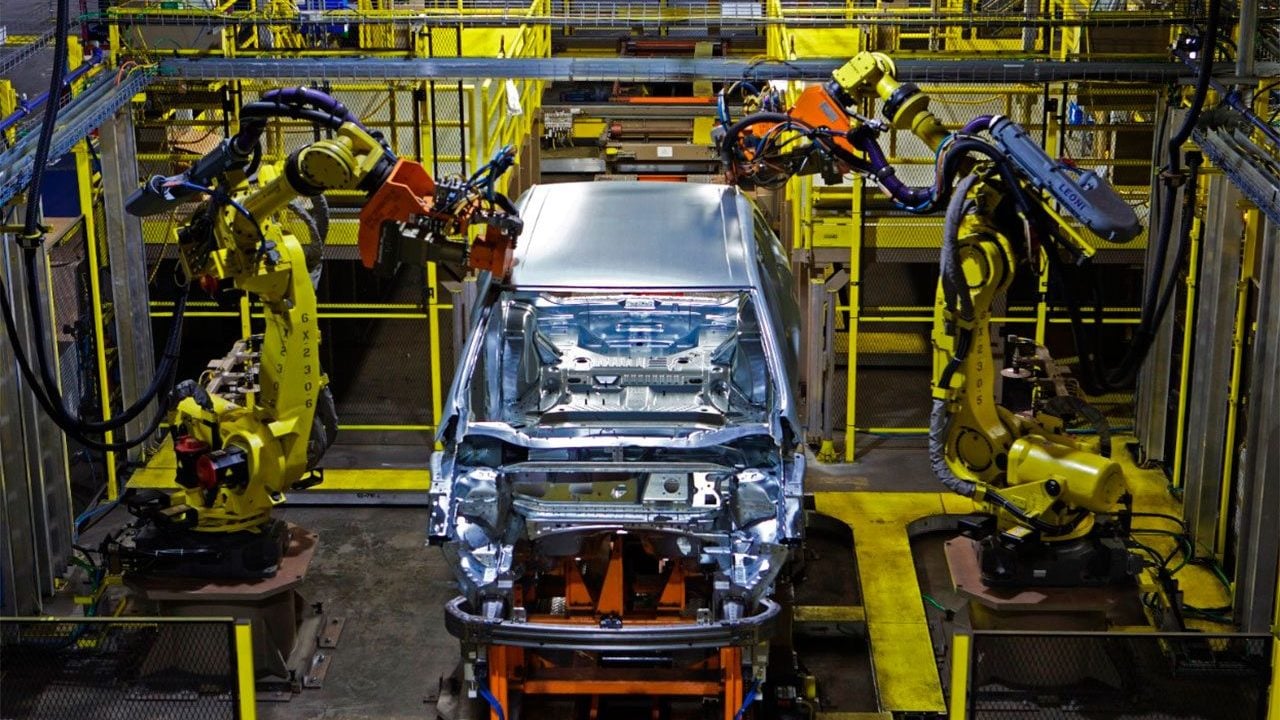 Producción de autos en México experimenta incremento del 35.77%: Inegi