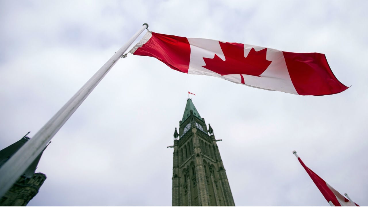 Hombre armado mata a más de 10 personas en Canadá, reporta policía