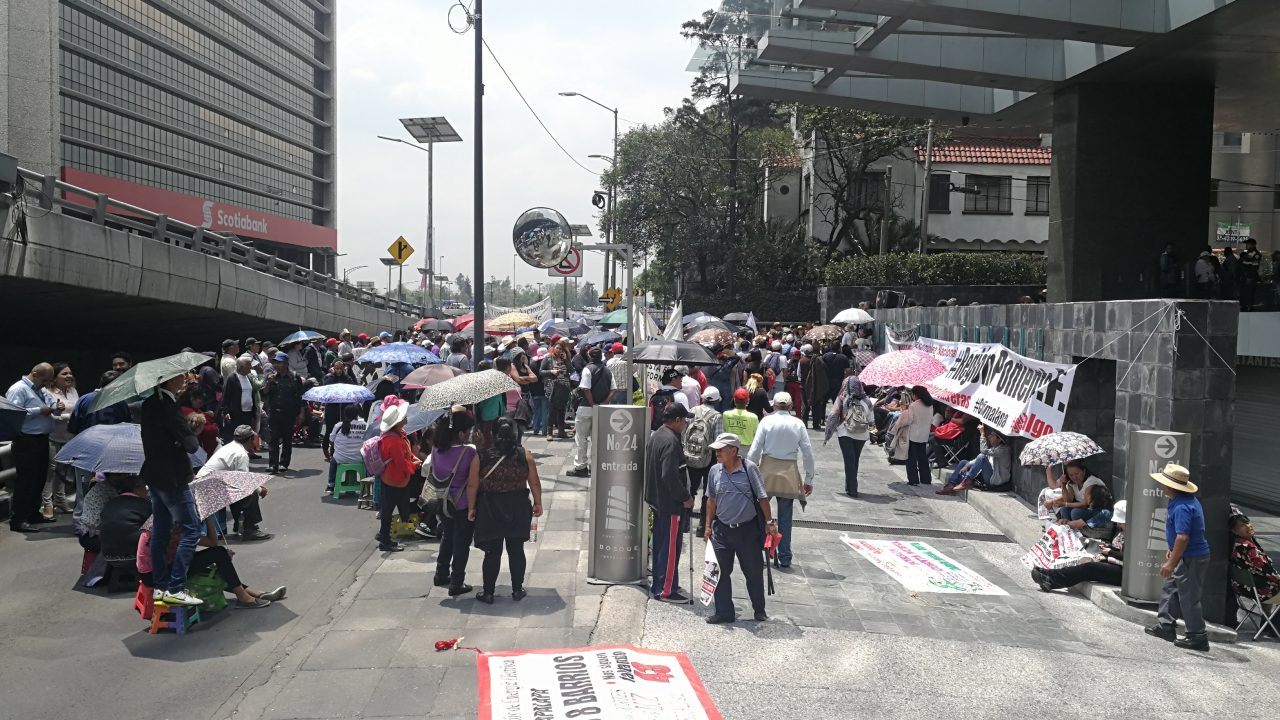 Cierran Periférico como protesta contra CFE e Iberdrola