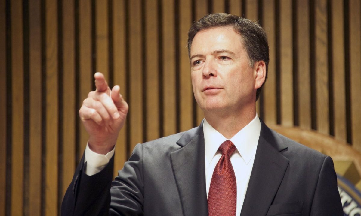 Trump despide al director del FBI por investigación contra Clinton