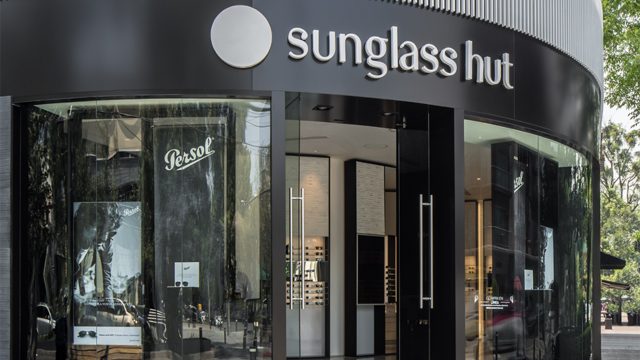 Confiar Deshonestidad Espere Sunglass Hut llega a Masaryk con más de mil modelos de lentes