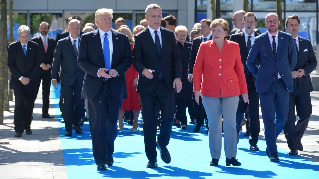 Trump se lanza contra Alemania tras desmarque de Merkel