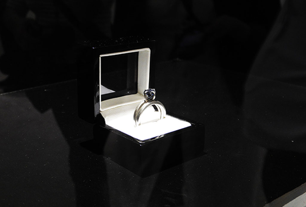 Exhiben anillo con cenizas de Luis Barragán en el MUAC