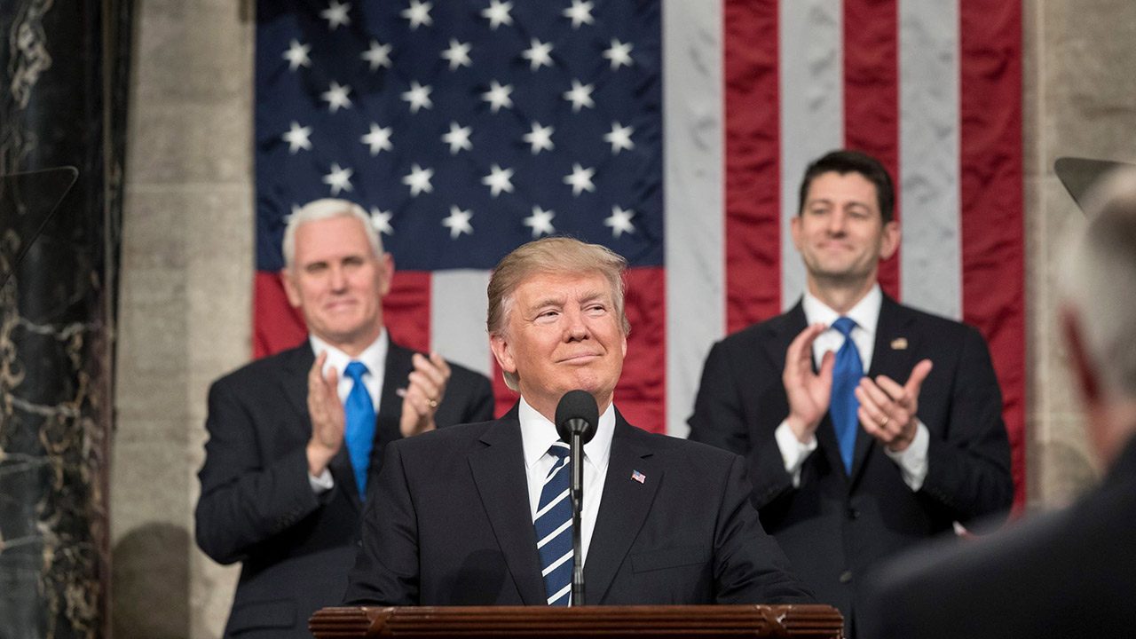 Trump ataca a CNN y promueve violencia contra periodistas