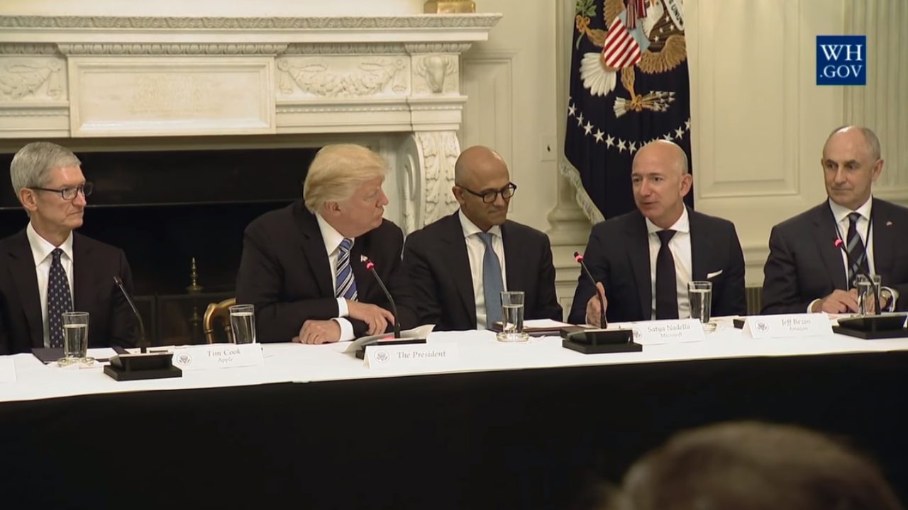 Trump critica a Amazon por no pagar ‘impuestos de internet’