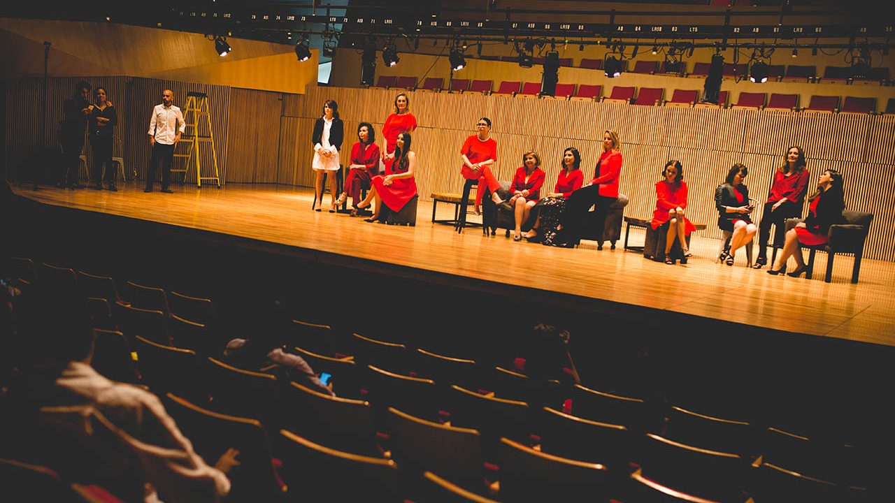 Mujeres en la política y la política de las mujeres
