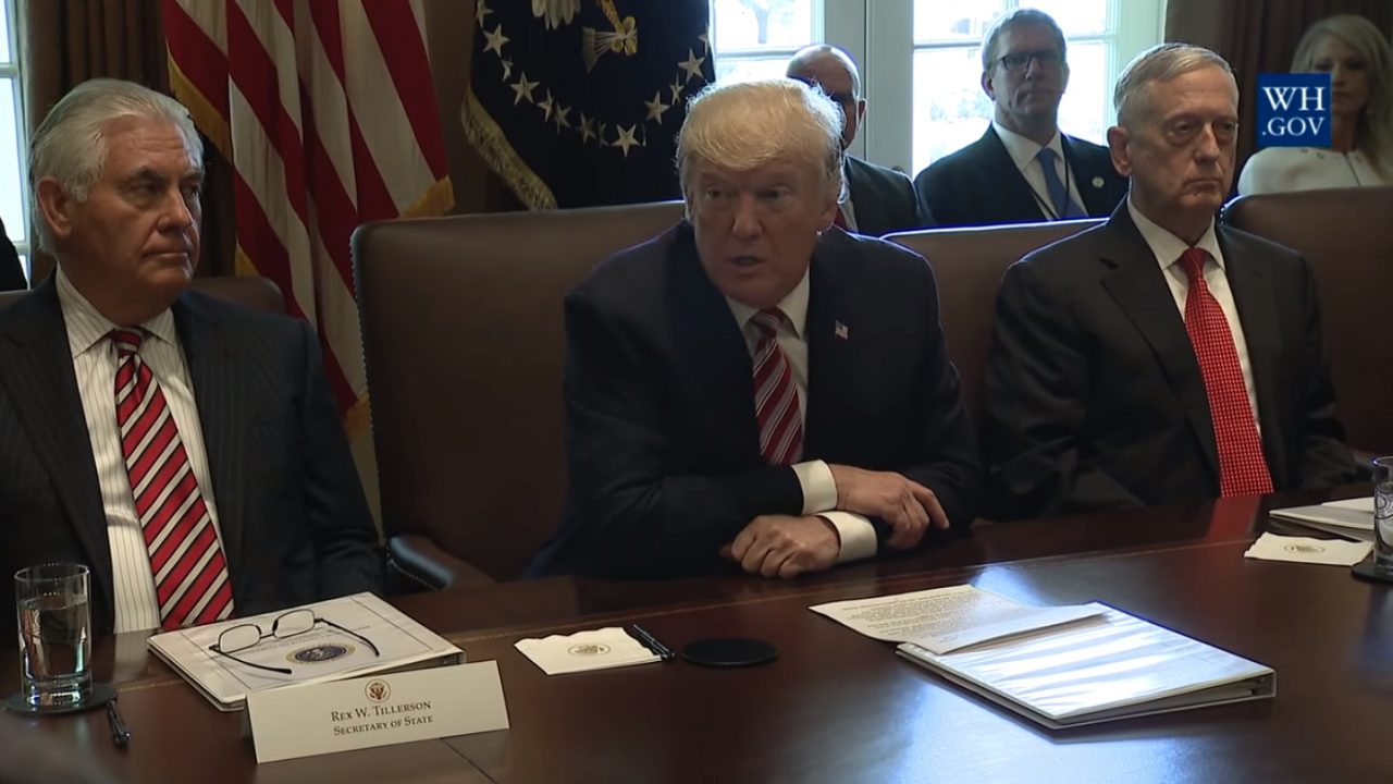La adulación a Trump reina en la reunión con su gabinete