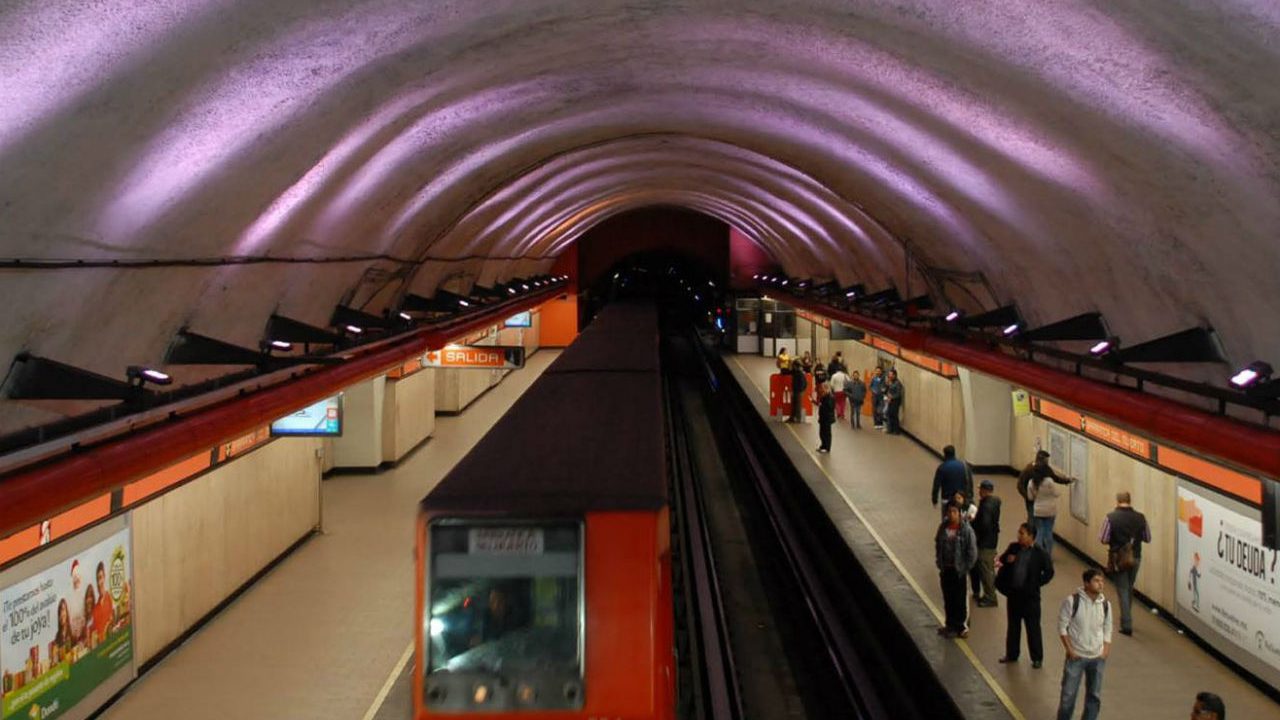 Línea 7 del Metro, parcialmente cerrada por inundación