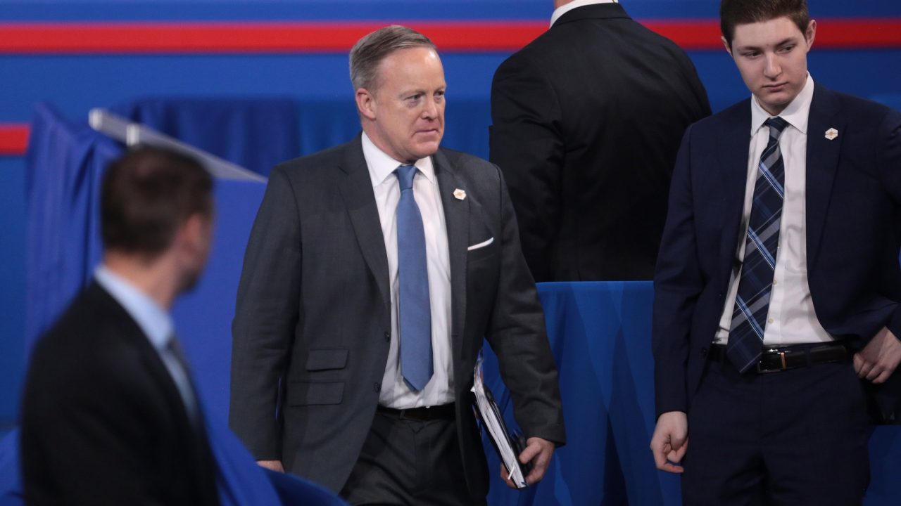 El vocero de la Casa Blanca renuncia en protesta a Trump