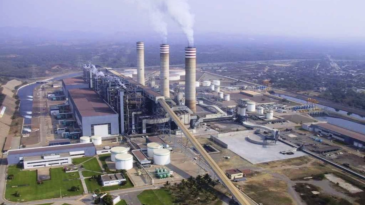 Firma española recibe contrato para suministrar carbón a CFE