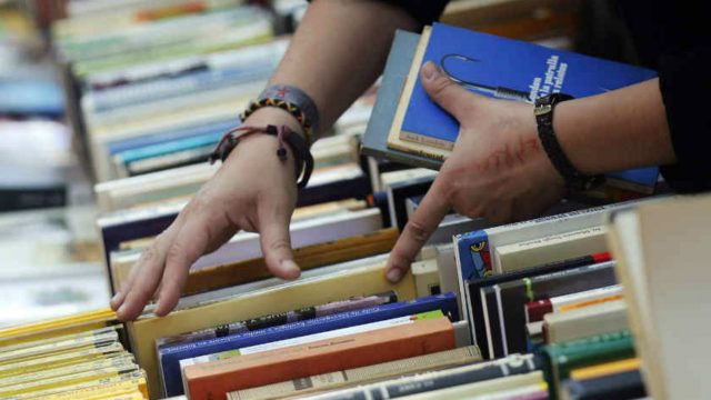 Inadecuado Reducción Discriminación sexual Pandemia tira 29% venta de libros; piden considerar esenciales a librerías