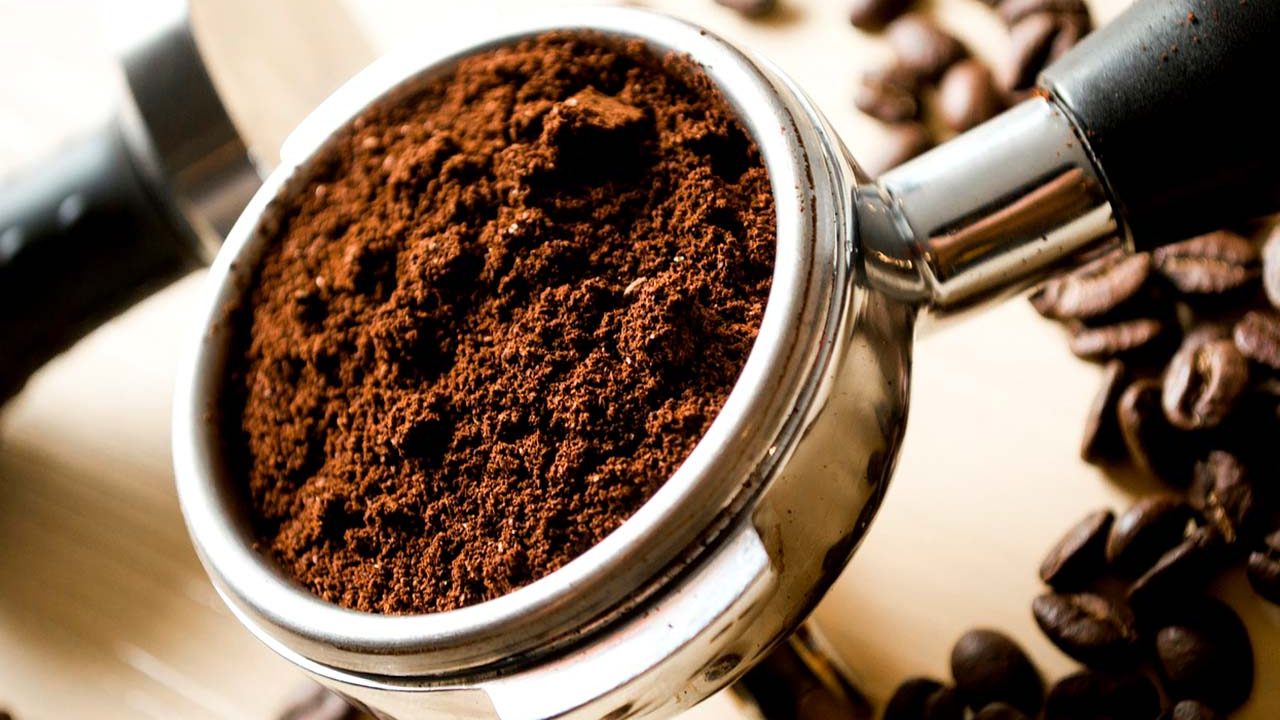 Juan Valdez baja las cortinas de sus cafeterías en México
