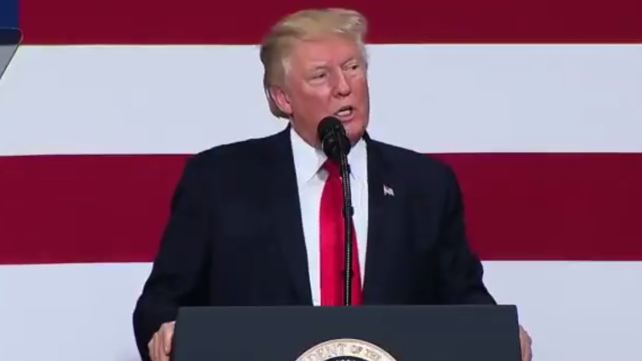 Trump insta a la paz luego de tiroteo en escuela de Florida