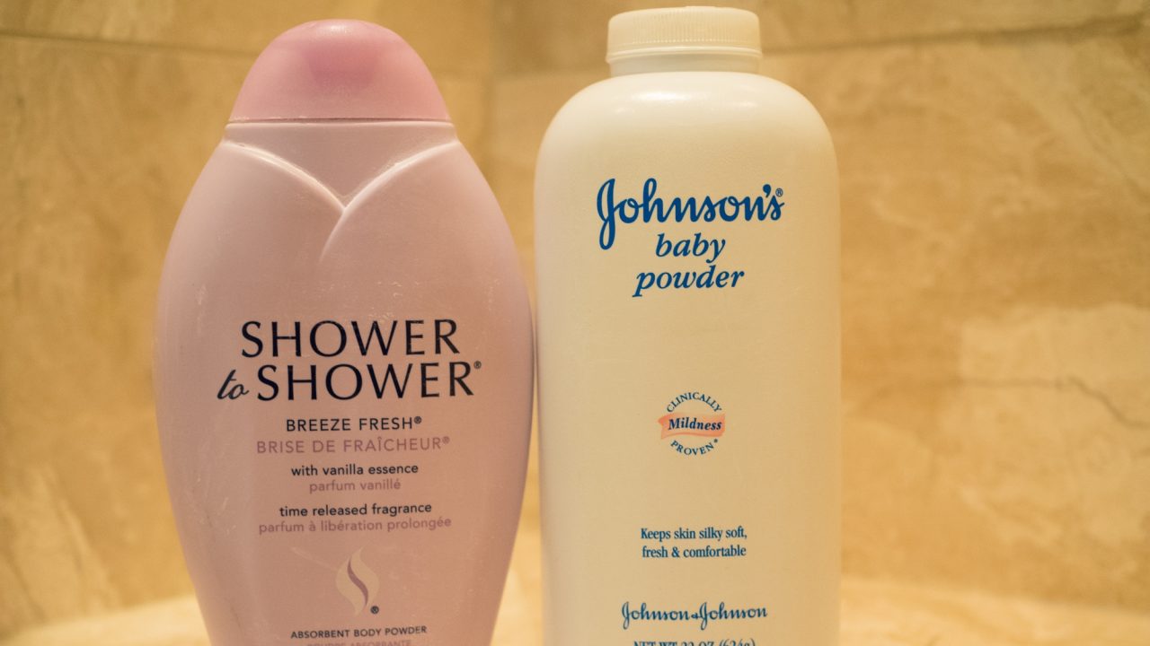 Talco de Johnson & Johnson puede causar cáncer a tu bebé: Reuters
