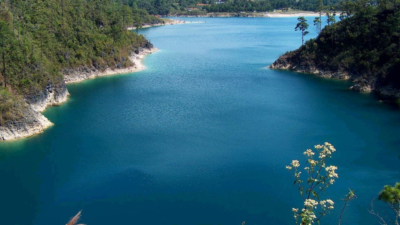 Expertos alertan por tono verdoso en agua de las Lagunas de Montebello en Chiapas
