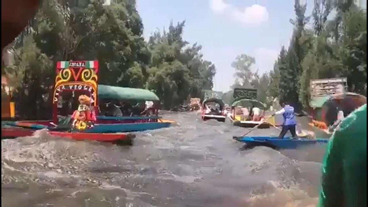 Usuarios de Twitter y Facebook piden ayuda por daños en Xochimilco