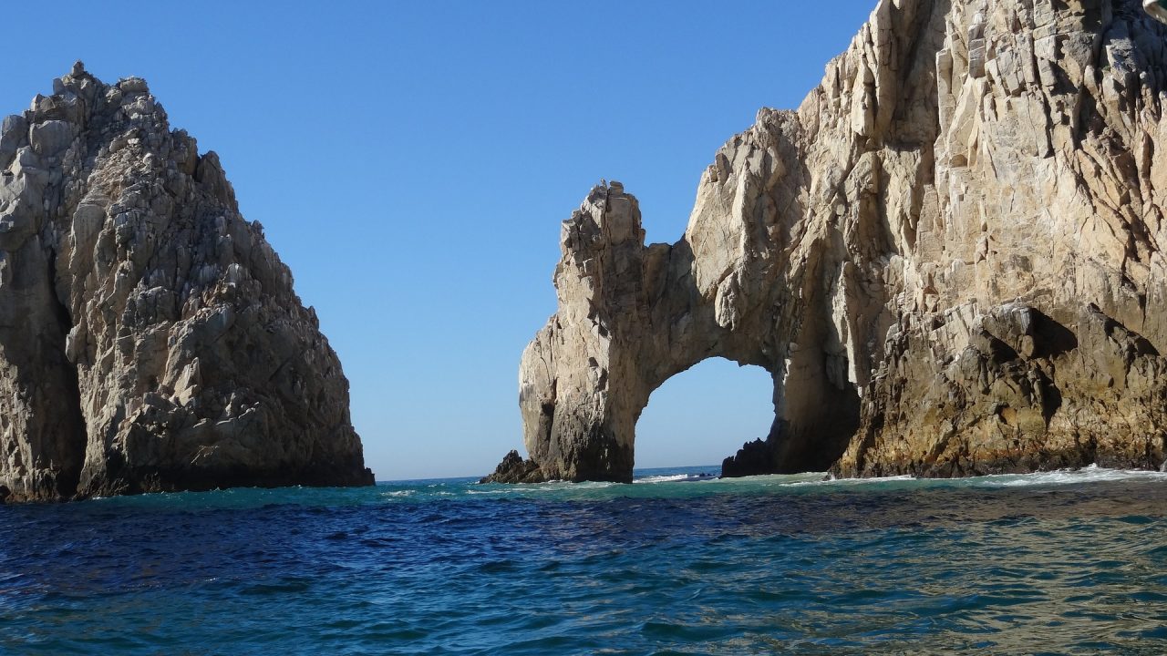 Huracán de categoría 4 derrumbaría el Arco de Los Cabos: especialistas