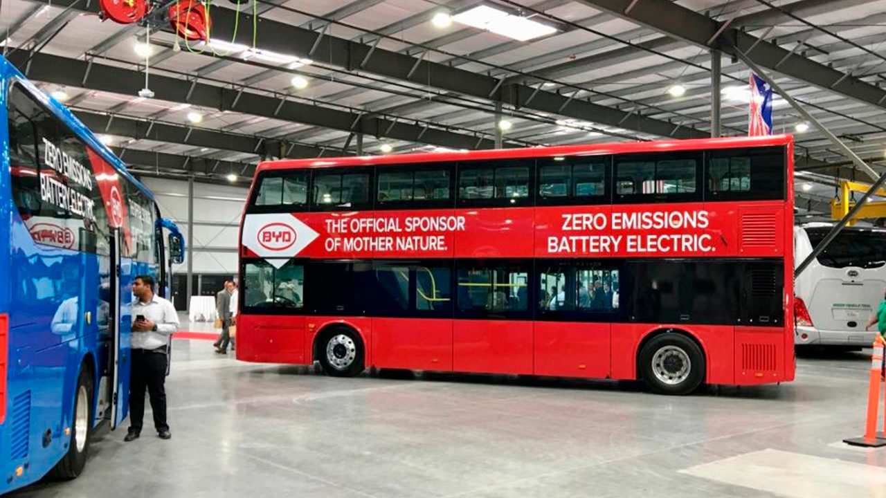 Un autobús quiere ganar la carrera del transporte eléctrico a Tesla