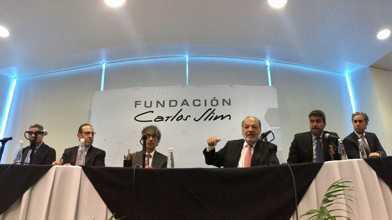 Slim reúne donaciones por 2,373 mdp para ayudar a afectados por sismos