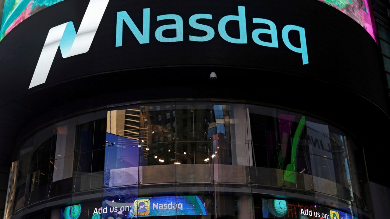 El S&P 500 y el Nasdaq operan estables tras resultados mixtos de JPMorgan y Delta Air