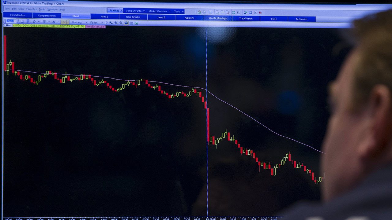 Aranceles de Trump causan el desplome de bolsas mundiales y del dólar