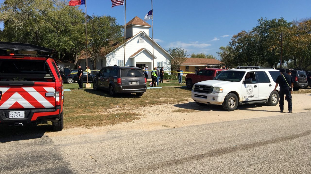 Tiroteo en iglesia de Texas deja 20 muertos