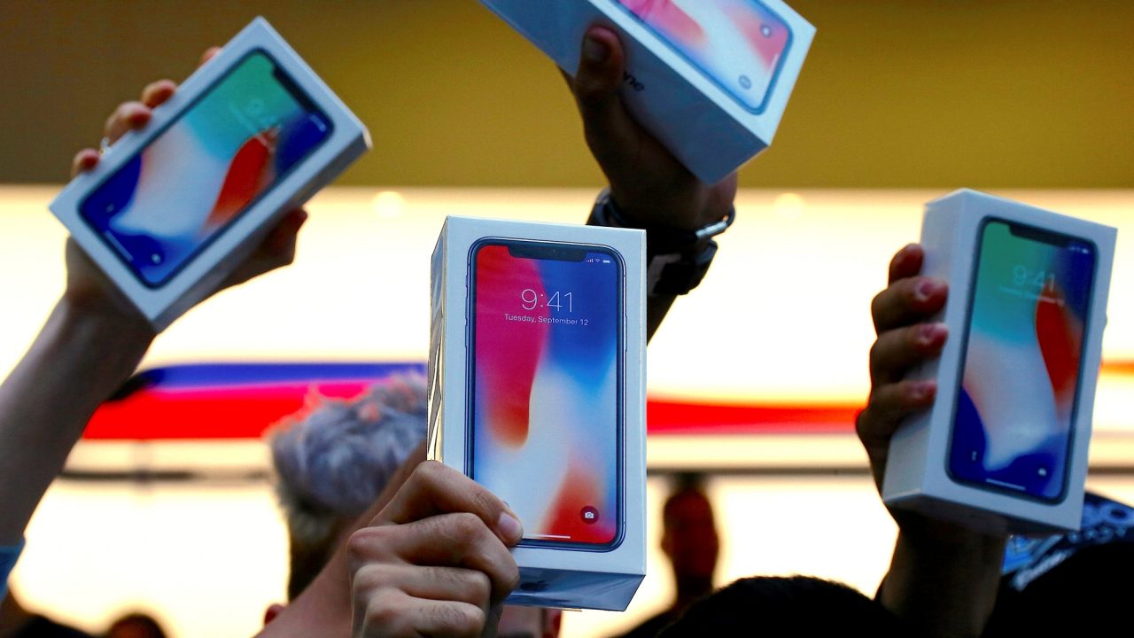 Apple logra despertar euforia con la venta de su iPhone X