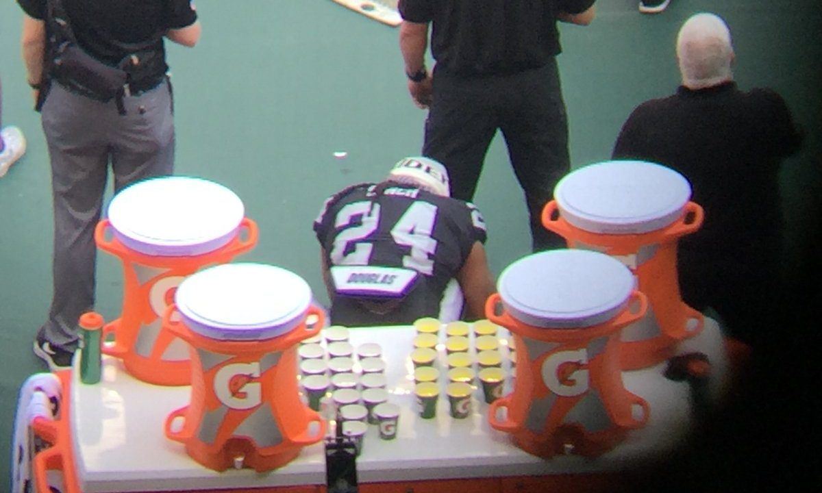 Trump pide castigo para Marshawn Lynch por protesta en el Azteca