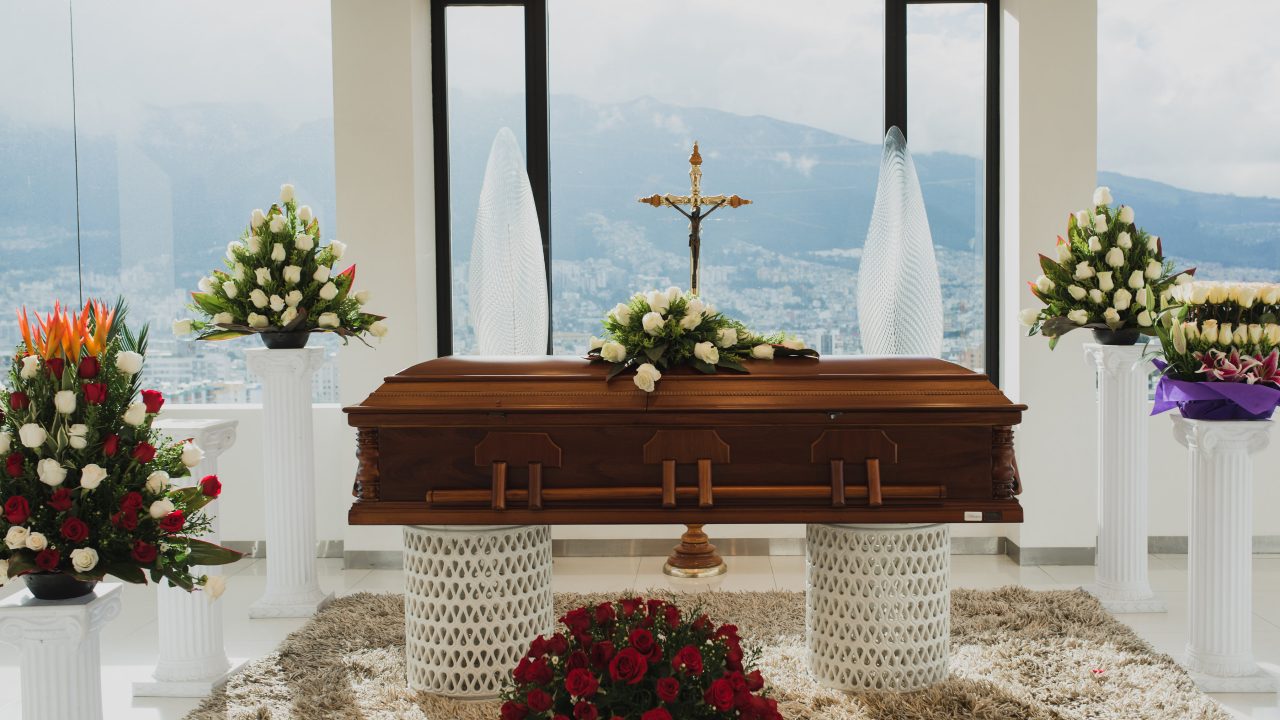 Este empresario encontró un negocio rentable en la muerte